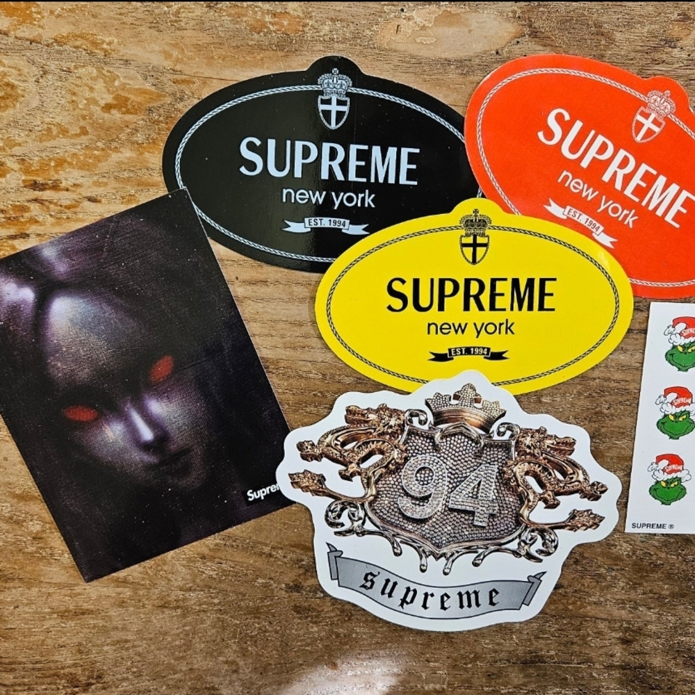 Supreme Grinch Crest Diamond Red Eyes Complete Set FW24 + FREE SURPRISE